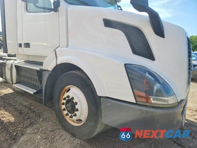 Zdjęcie 9 z 10 samochodu: 2017 VOLVO VNL SEMI TRUCK VIN:4V4N39TG1HN988015 - miniatura