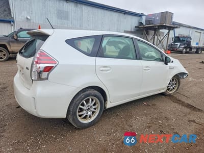 Trzecie zdjęcie samochodu z tyłu: 2015 TOYOTA PRIUS V TWO VIN:JTDZN3EUXFJ031751 - miniatura