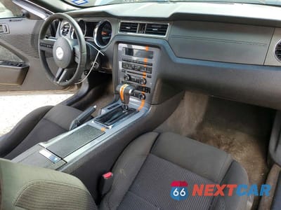 Zdjęcie 8 z 11 samochodu: 2010 FORD MUSTANG VIN:1ZVBP8EN2A5177903 - miniatura