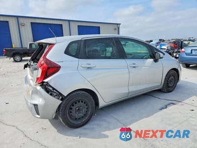 Trzecie zdjęcie samochodu z tyłu: 2015 HONDA FIT LX VIN:3HGGK5H51FM755400 - miniatura