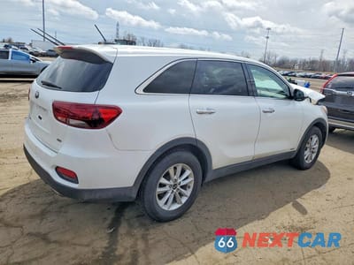 Trzecie zdjęcie samochodu z tyłu: 2020 KIA SORENTO LX VIN:5XYPGDA32LG646410 - miniatura
