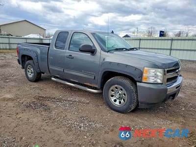 Czwarte zdjęcie samochodu z boku: 2011 CHEVROLET SILVERADO K1500 LS VIN:1GCRKREA8BZ127763 - miniatura