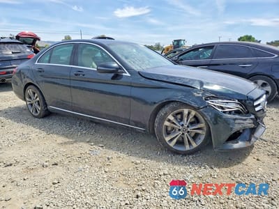 Czwarte zdjęcie samochodu z boku: 2019 MERCEDES-BENZ C 300 VIN:55SWF8DB6KU301331 - miniatura