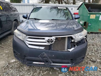 Piąte zdjęcie samochodu w środku: 2013 TOYOTA HIGHLANDER BASE VIN:5TDBK3EH8DS255906 - miniatura