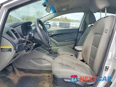 Zdjęcie 7 z 12 samochodu: 2016 KIA FORTE LX VIN:KNAFK4A64G5495747 - miniatura