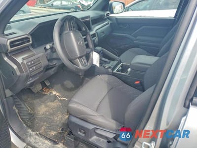 Zdjęcie 7 z 12 samochodu: 2025 TOYOTA TACOMA SR5 VIN:3TYLB5JNXST091345 - miniatura