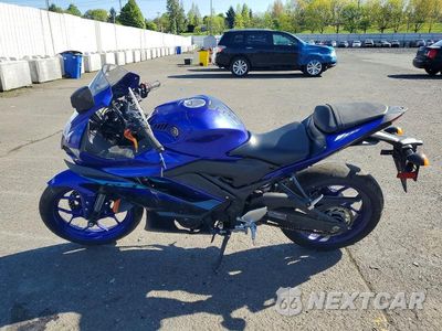 Trzecie zdjęcie samochodu z tyłu: 2024 YAMAHA YZFR3 A VIN:MH3RH18Y2RK016526 - miniatura