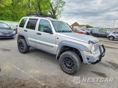 Czwarte zdjęcie samochodu z boku: 2005 JEEP LIBERTY SPORT VIN:1J8GL48565W696129 - miniatura