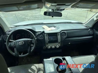 Zdjęcie 6 z 10 samochodu: 2018 TOYOTA TUNDRA SR VIN:5TFUY5F19JX762520 - miniatura