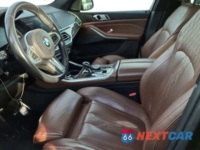 Piąte zdjęcie samochodu w środku: 2019 BMW X5 XDRIVE50I VIN:5UXJU2C59KLN64581 - miniatura