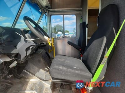 Piąte zdjęcie samochodu w środku: 2023 FORD E450 DELIVERY TRUCK VIN:1FC4E4KN6PDD06917 - miniatura