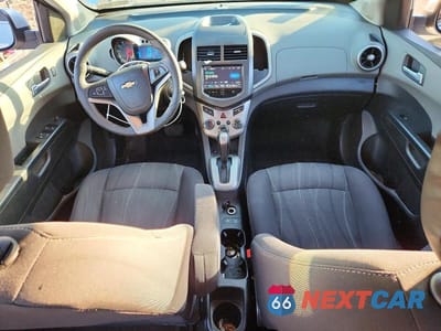 Zdjęcie 8 z 12 samochodu: 2015 CHEVROLET SONIC LT VIN:1G1JC5SH2F4149029 - miniatura