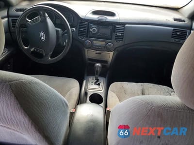 Zdjęcie 8 z 14 samochodu: 2006 KIA OPTIMA LX VIN:KNAGE123465074978 - miniatura