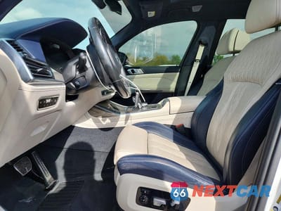 Zdjęcie 7 z 13 samochodu: 2019 BMW X7 XDRIVE50I VIN:5UXCX4C54KLB40174 - miniatura