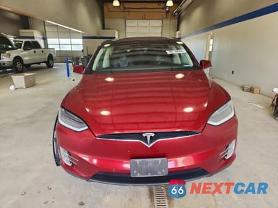 Piąte zdjęcie samochodu w środku: 2016 TESLA MODEL X VIN:5YJXCAE44GFF00068 - miniatura