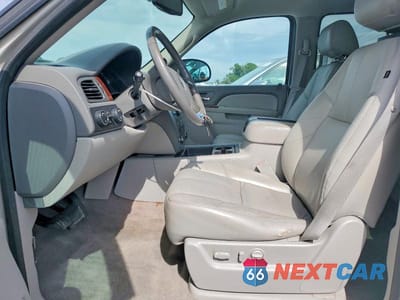 Zdjęcie 7 z 12 samochodu: 2012 GMC YUKON XL K1500 SLT VIN:1GKS2KE78CR111226 - miniatura