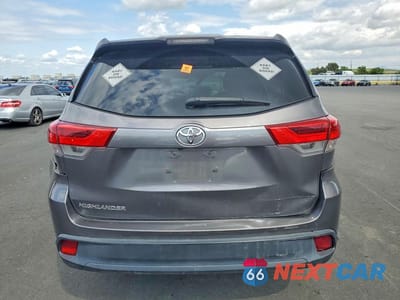 Zdjęcie 6 z 13 samochodu: 2018 TOYOTA HIGHLANDER LE VIN:5TDZARFHXJS036430 - miniatura