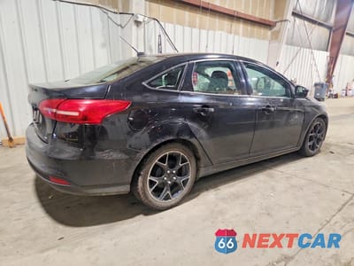 Trzecie zdjęcie samochodu z tyłu: 2017 FORD FOCUS SE VIN:1FADP3F29HL255561 - miniatura