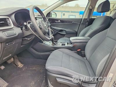 Zdjęcie 7 z 12 samochodu: 2018 KIA SORENTO L VIN:5XYPG4A3XJG369048 - miniatura