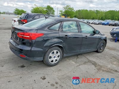 Trzecie zdjęcie samochodu z tyłu: 2017 FORD FOCUS S VIN:1FADP3E20HL253327 - miniatura