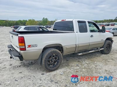 Trzecie zdjęcie samochodu z tyłu: 2002 CHEVROLET SILVERADO K1500 VIN:2GCEK19T821376360 - miniatura