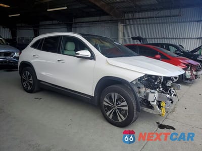 Czwarte zdjęcie samochodu z boku: 2025 MERCEDES-BENZ GLA 250 VIN:W1N4N4GB5SJ743728 - miniatura