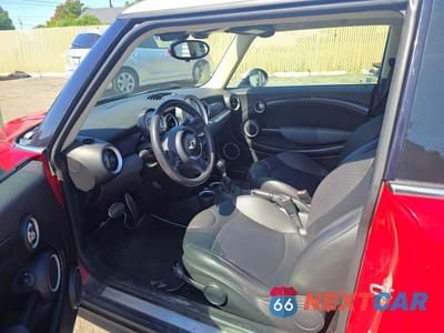 Piąte zdjęcie samochodu w środku: 2012 MINI COOPER S VIN:WMWSV3C52CT385869 - miniatura