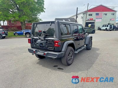 Czwarte zdjęcie samochodu z boku: 2025 JEEP WRANGLER SPORT VIN:1C4PJXDN5SW643261 - miniatura