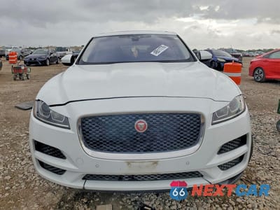 Piąte zdjęcie samochodu w środku: 2020 JAGUAR F-PACE PREMIUM 25T VIN:SADCJ2FXXLA630766 - miniatura
