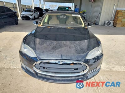 Piąte zdjęcie samochodu w środku: 2013 TESLA MODEL S VIN:5YJSA1DN9DFP07929 - miniatura