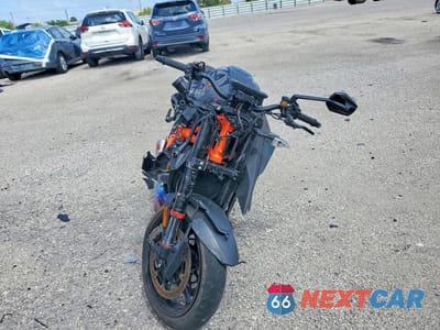 Drugie zdjęcie samochodu z przodu: 2020 KTM 1290 SUPER DUKE R VIN:VBKV39408LM925729 - miniatura