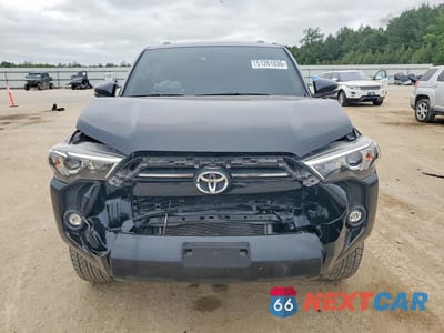 Piąte zdjęcie samochodu w środku: 2023 TOYOTA 4RUNNER SR5 PREMIUM VIN:JTEFU5JR1P5303631 - miniatura