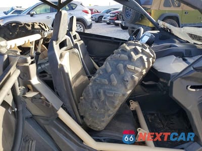 Piąte zdjęcie samochodu w środku: 2023 CAN-AM MAVERICK X3 UTILITY VEHICLE VIN:3JBVNAV2XPE000177 - miniatura