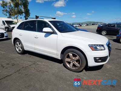 Czwarte zdjęcie samochodu z boku: 2010 AUDI Q5 PREMIUM PLUS VIN:WA1LKBFP2AA080088 - miniatura
