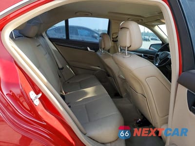 Zdjęcie 10 z 12 samochodu: 2014 MERCEDES-BENZ C 250 VIN:WDDGF4HBXEA938170 - miniatura