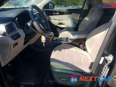 Zdjęcie 7 z 13 samochodu: 2019 KIA SORENTO LX V6 VIN:5XYPG4A53KG494265 - miniatura