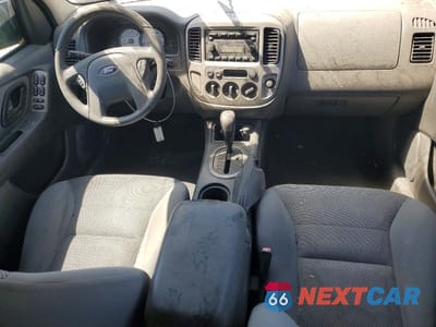 Zdjęcie 8 z 13 samochodu: 2005 FORD ESCAPE XLT VIN:1FMCU03195KA84574 - miniatura