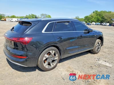Trzecie zdjęcie samochodu z tyłu: 2021 AUDI E-TRON PREMIUM VIN:WA1AAAGEXMB020642 - miniatura