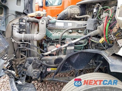 Zdjęcie 7 z 10 samochodu: 2021 VOLVO VNL SEMI TRUCK VIN:4V4NC9EH2MN267041 - miniatura