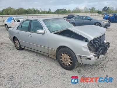 Czwarte zdjęcie samochodu z boku: 2001 MERCEDES-BENZ E 320 VIN:WDBJF65JX1B229507 - miniatura