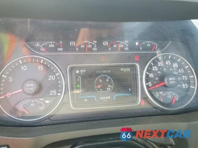 Zdjęcie 8 z 10 samochodu: 2019 INTERNATIONAL LT625 SEMI TRUCK VIN:3HCDZTZR5KL732417 - miniatura