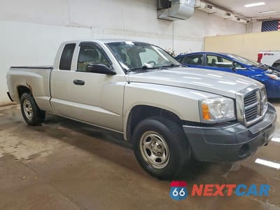 Czwarte zdjęcie samochodu z boku: 2006 DODGE DAKOTA ST VIN:1D7HE22K66S632616 - miniatura