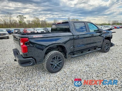 Trzecie zdjęcie samochodu z tyłu: 2025 CHEVROLET SILVERADO K1500 TRAIL BOSS CUSTOM VIN:3GCUKCE85SG199699 - miniatura