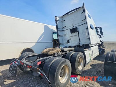 Czwarte zdjęcie samochodu z boku: 2024 VOLVO VNL SEMI TRUCK VIN:4V4NC9EH9RN658050 - miniatura