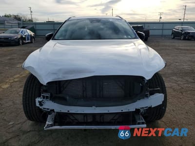 Piąte zdjęcie samochodu w środku: 2024 VOLVO XC60 PLUS VIN:YV4L12RL2R1776427 - miniatura