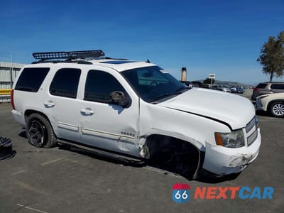 Czwarte zdjęcie samochodu z boku: 2013 CHEVROLET TAHOE C1500 LT VIN:1GNSCBE05DR162820 - miniatura