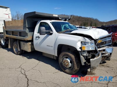 Czwarte zdjęcie samochodu z boku: 2012 CHEVROLET SILVERADO DUMP TRUCK VIN:1GB3KZCL2CF118428 - miniatura