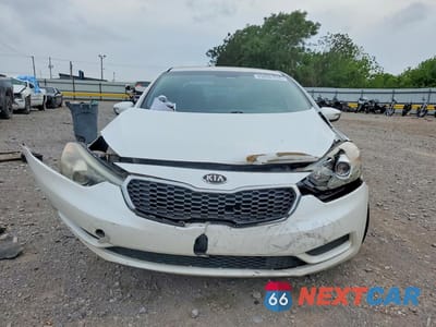 Piąte zdjęcie samochodu w środku: 2014 KIA FORTE LX VIN:KNAFX4A65E5088597 - miniatura