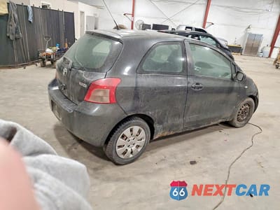 Trzecie zdjęcie samochodu z tyłu: 2008 TOYOTA YARIS BASE VIN:JTDJT923585216335 - miniatura
