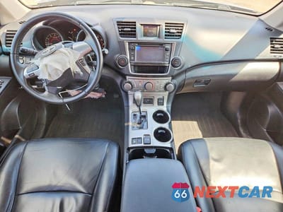 Zdjęcie 8 z 14 samochodu: 2013 TOYOTA HIGHLANDER SE VIN:5TDBK3EH2DS211089 - miniatura